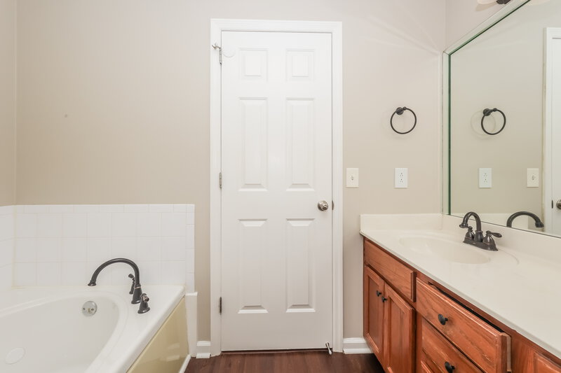 3,490/Mo, 6381 Paddington Way Antioch, TN 37013 Main Bathroom View