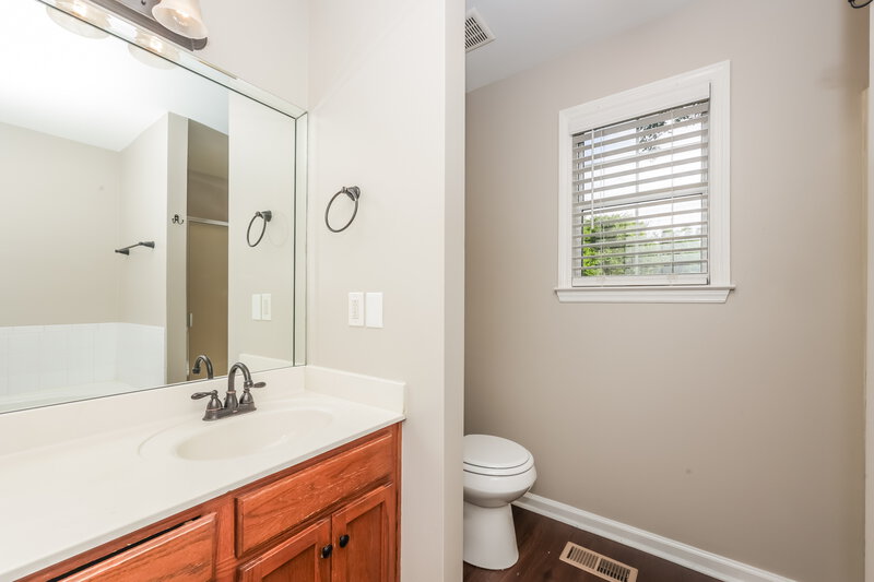 3,490/Mo, 6381 Paddington Way Antioch, TN 37013 Main Bathroom View 2