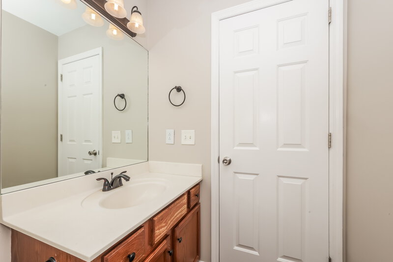3,490/Mo, 6381 Paddington Way Antioch, TN 37013 Bathroom View 2