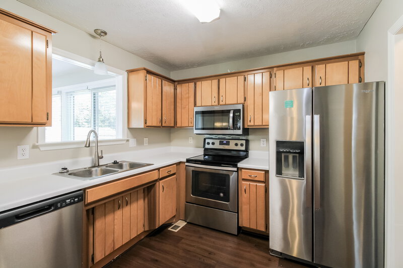 2,330/Mo, 245 Heritage Cir E La Vergne, TN 37086 Kitchen View