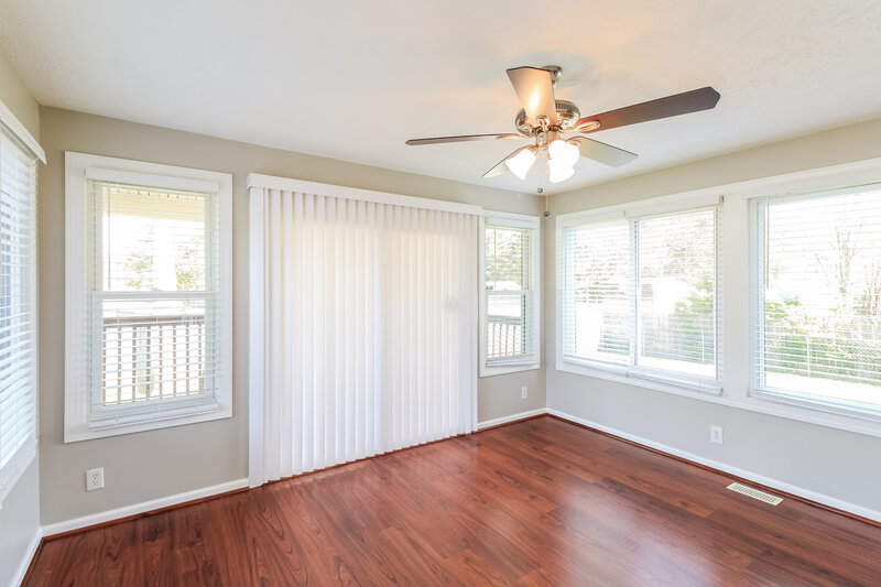 2,330/Mo, 245 Heritage Cir E La Vergne, TN 37086 Sun Room View