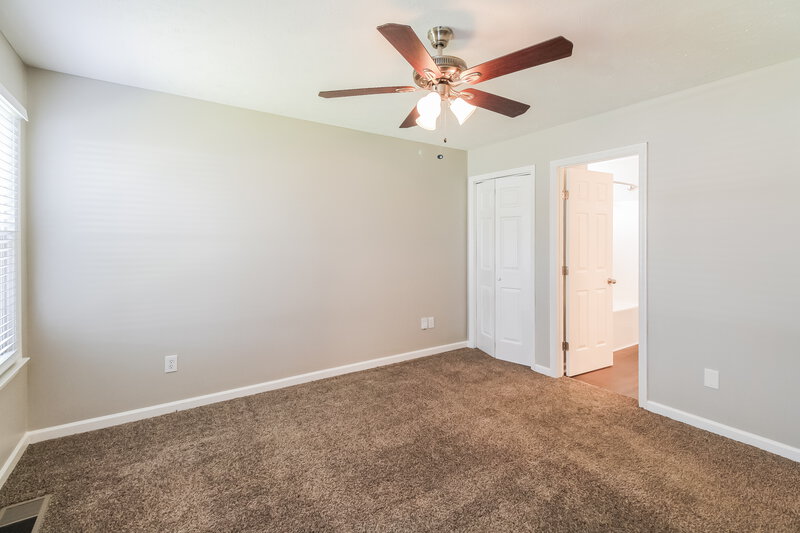 2,330/Mo, 245 Heritage Cir E La Vergne, TN 37086 Main Bedroom View