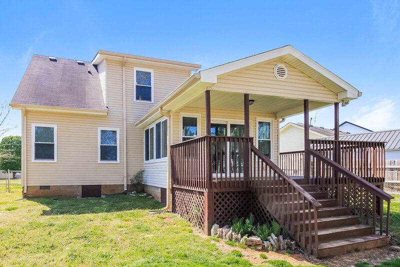 2,330/Mo, 245 Heritage Cir E La Vergne, TN 37086 Rear View