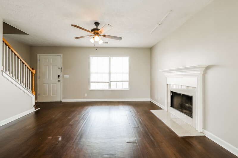 2,140/Mo, 804 Cainbrook Ct Antioch, TN 37013 Living Room View 2