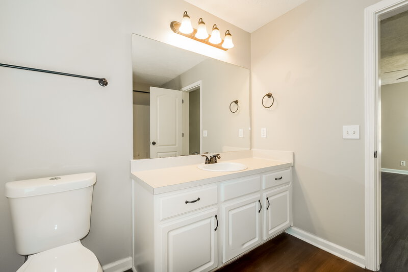 2,140/Mo, 804 Cainbrook Ct Antioch, TN 37013 Main Bathroom View