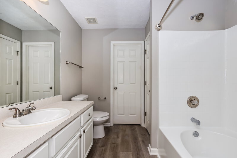 2,300/Mo, 1845 Brookmeadow Ln Hermitage, TN 37076 Main Bathroom View