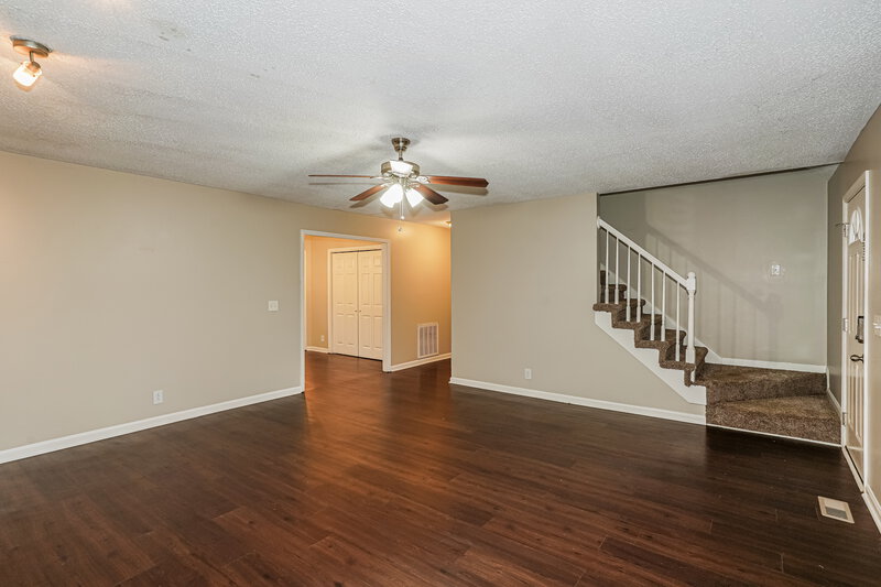 2,070/Mo, 2215 Leeds Ct Murfreesboro, TN 37129 Living Room View 2