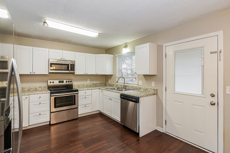 2,070/Mo, 2215 Leeds Ct Murfreesboro, TN 37129 Kitchen View 2