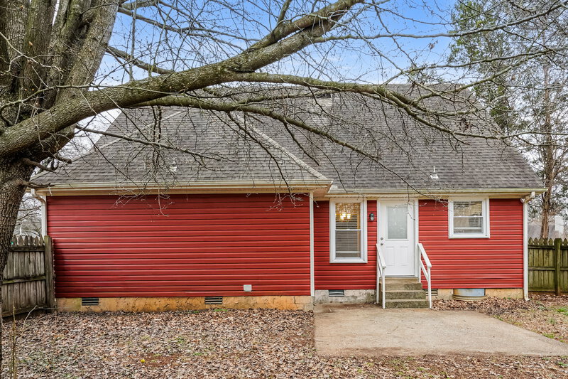 2,070/Mo, 2215 Leeds Ct Murfreesboro, TN 37129 Rear View