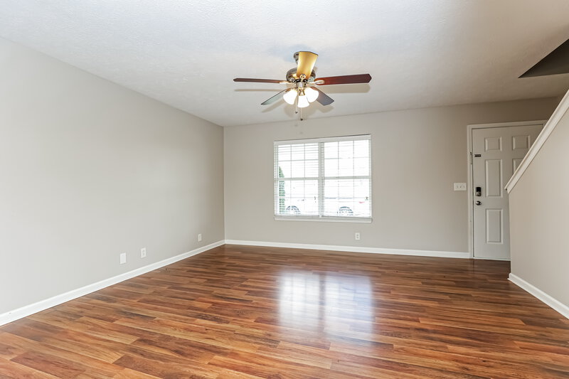 2,070/Mo, 1615 Carrick Dr Murfreesboro, TN 37128 Living Room View