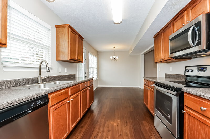 2,070/Mo, 1615 Carrick Dr Murfreesboro, TN 37128 Kitchen View