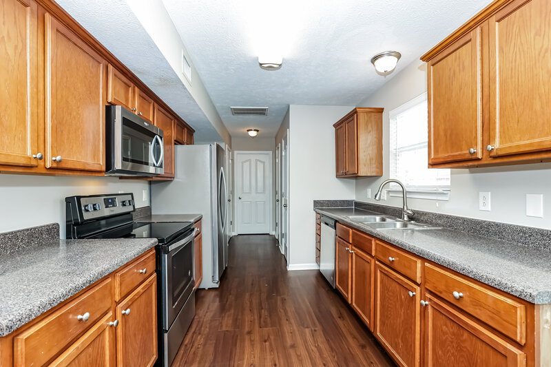 2,070/Mo, 1615 Carrick Dr Murfreesboro, TN 37128 Kitchen View 2