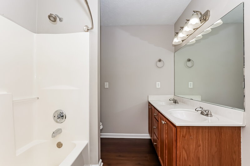 2,070/Mo, 1615 Carrick Dr Murfreesboro, TN 37128 Main Bathroom View