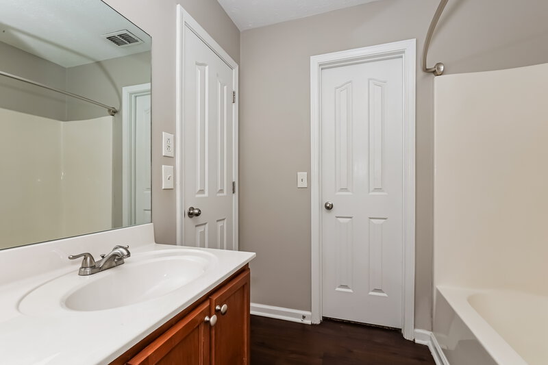 2,070/Mo, 1615 Carrick Dr Murfreesboro, TN 37128 Main Bathroom View 2