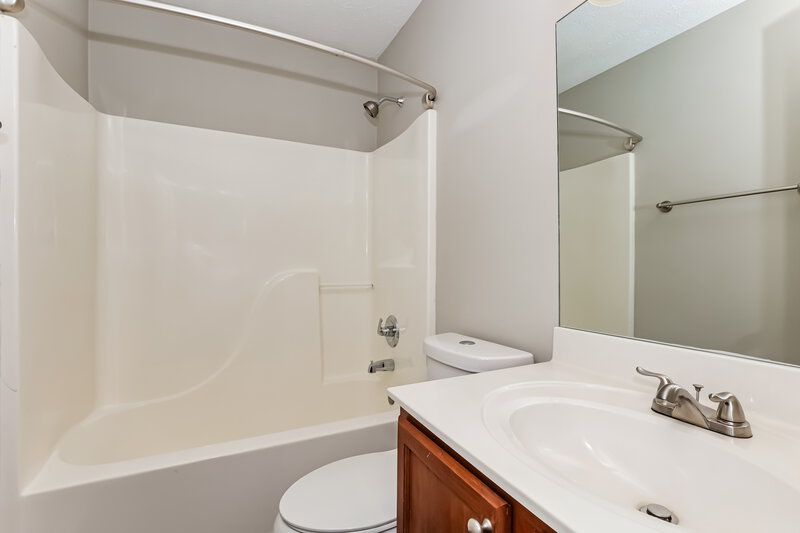 2,070/Mo, 1615 Carrick Dr Murfreesboro, TN 37128 Bathroom View