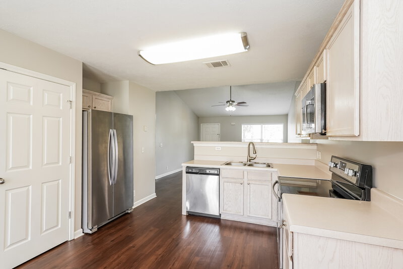 1,905/Mo, 7140 S Hampton Blvd Antioch, TN 37013 Kitchen View 2