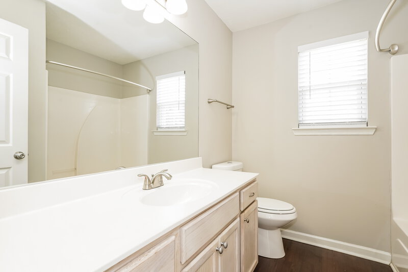 1,905/Mo, 7140 S Hampton Blvd Antioch, TN 37013 Main Bathroom View