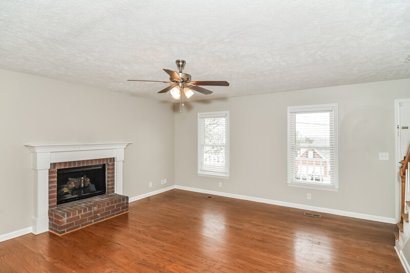 2,340/Mo, 411 Saint Francis Ave Smyrna, TN 37167 Living Room View