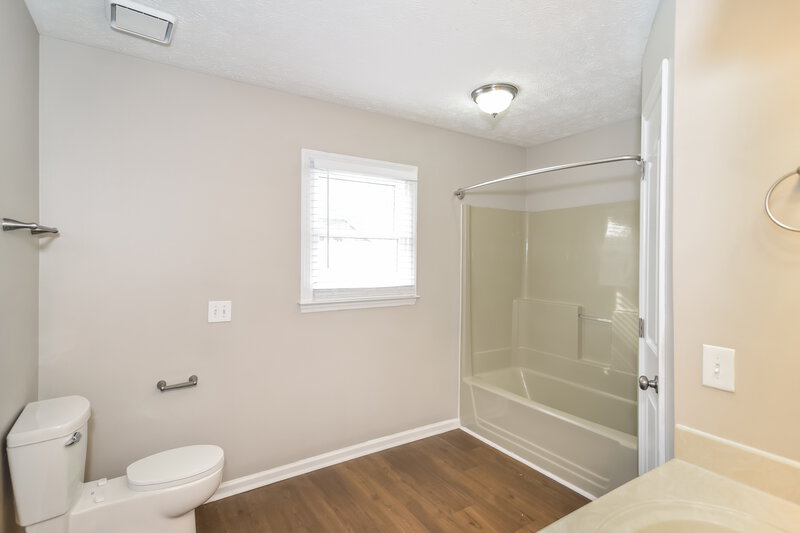 2,340/Mo, 411 Saint Francis Ave Smyrna, TN 37167 Main Bathroom View
