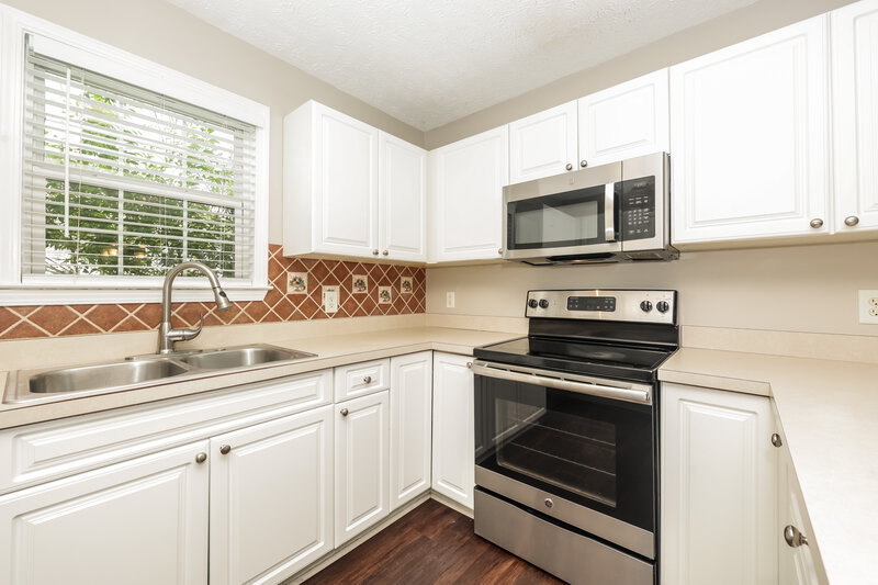 2,035/Mo, 4099 Mountain Top Trl La Vergne, TN 37086 Kitchen View 2
