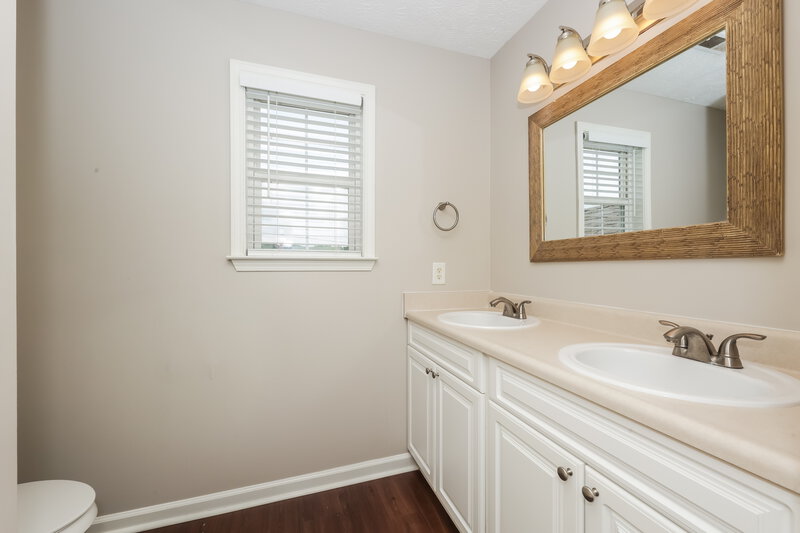 2,035/Mo, 4099 Mountain Top Trl La Vergne, TN 37086 Main Bathroom View