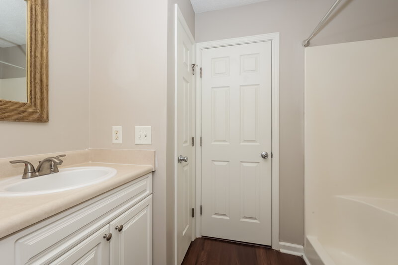 2,035/Mo, 4099 Mountain Top Trl La Vergne, TN 37086 Bathroom View 3