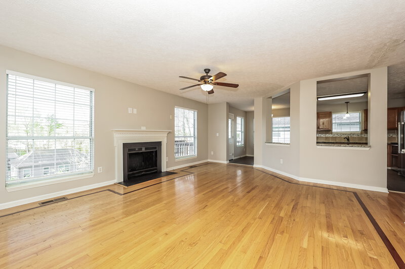 2,345/Mo, 5128 Pebble Creek Dr Antioch, TN 37013 Living Room View 2