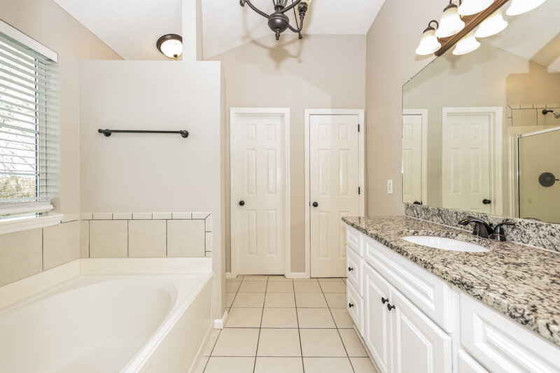 2,345/Mo, 5128 Pebble Creek Dr Antioch, TN 37013 Main Bathroom View