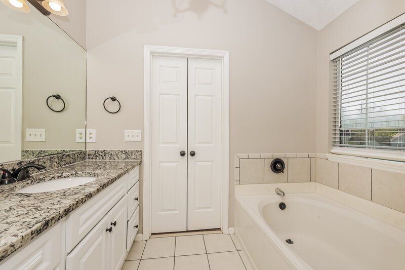 2,345/Mo, 5128 Pebble Creek Dr Antioch, TN 37013 Main Bathroom View 2