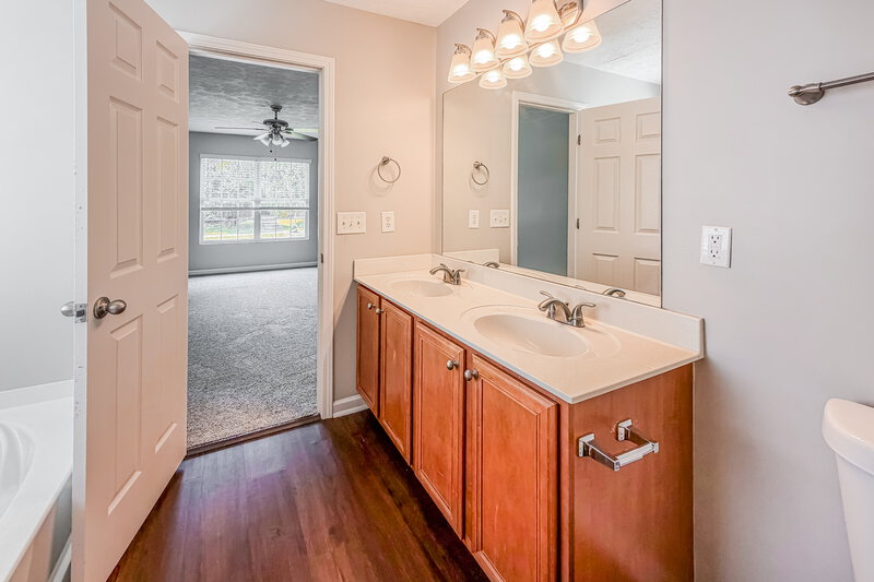 2,585/Mo, 3346 Blaze Dr Murfreesboro, TN 37128 Main Bathroom View