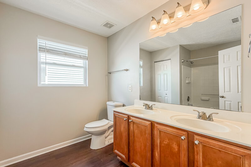 2,585/Mo, 3346 Blaze Dr Murfreesboro, TN 37128 Bathroom View
