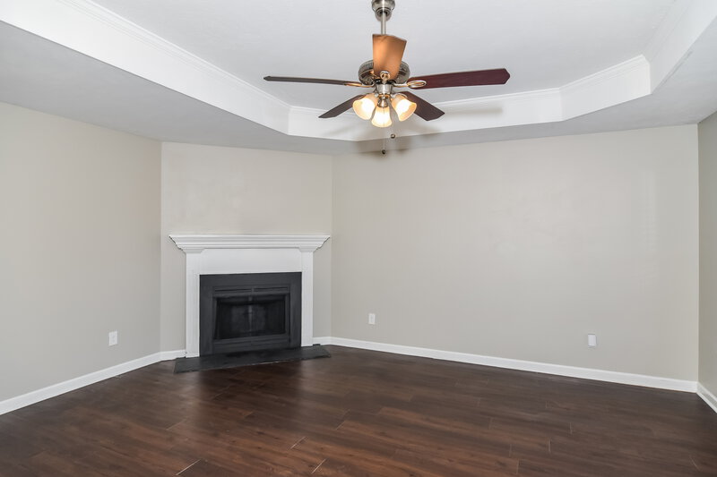 1,850/Mo, 610 Eastlake Cv La Vergne, TN 37086 Living Room View 2