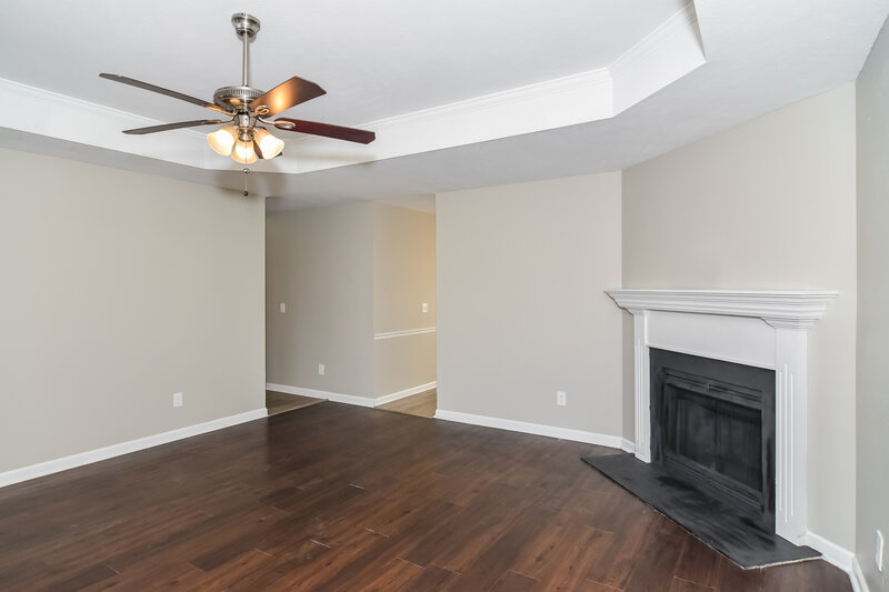1,850/Mo, 610 Eastlake Cv La Vergne, TN 37086 Living Room View 3