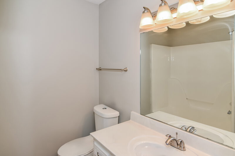 1,850/Mo, 610 Eastlake Cv La Vergne, TN 37086 Bathroom View