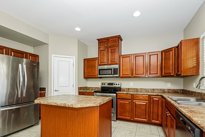 2,075/Mo, 2647 Apple Cross Ct Murfreesboro, TN 37127 Kitchen View