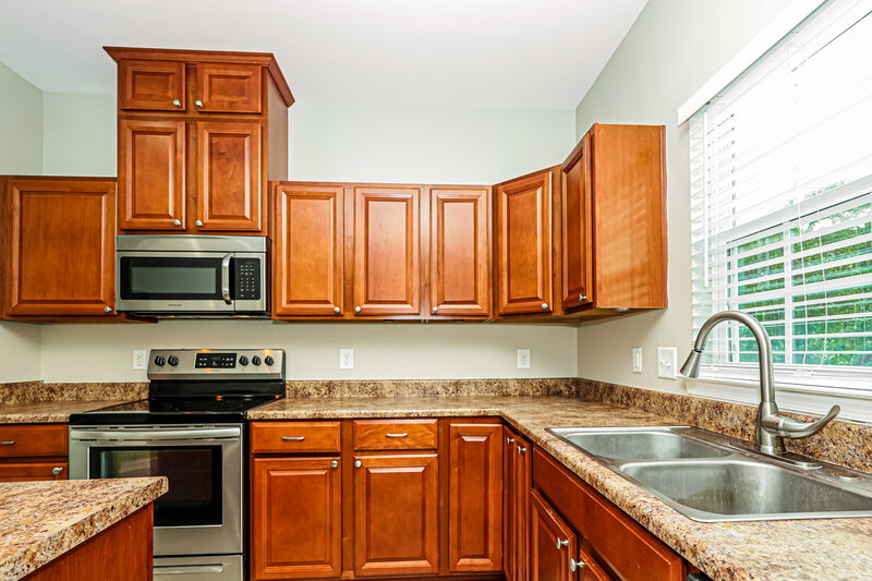 2,075/Mo, 2647 Apple Cross Ct Murfreesboro, TN 37127 Kitchen View 2