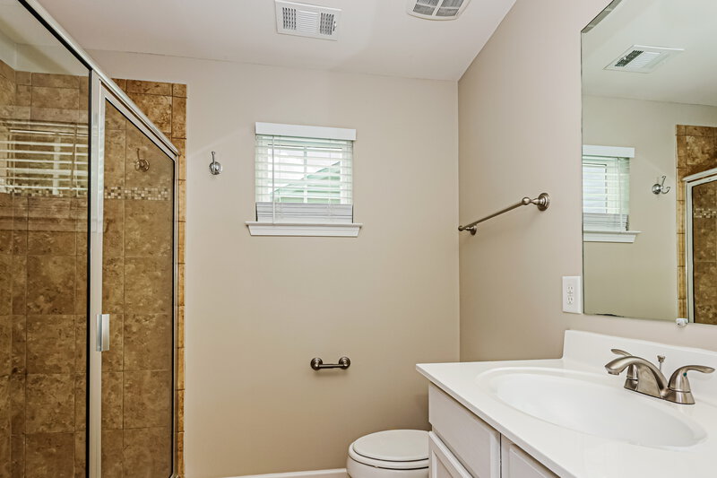 2,075/Mo, 2647 Apple Cross Ct Murfreesboro, TN 37127 Main Bathroom View