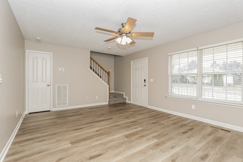 2,105/Mo, 1711 Luton Dr La Vergne, TN 37086 Living Room View