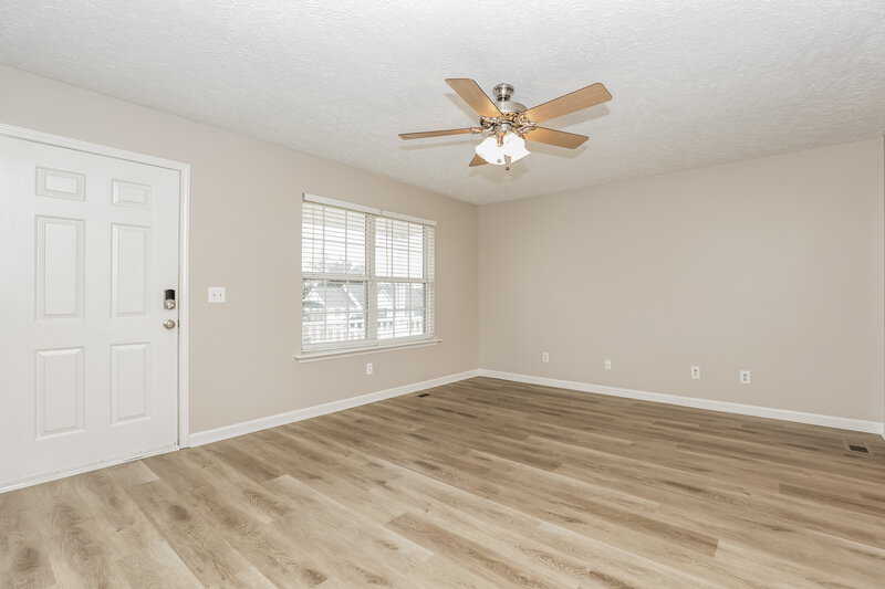 2,105/Mo, 1711 Luton Dr La Vergne, TN 37086 Living Room View 2