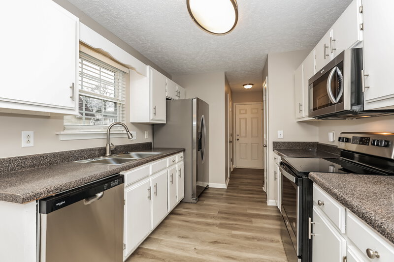 2,105/Mo, 1711 Luton Dr La Vergne, TN 37086 Kitchen View