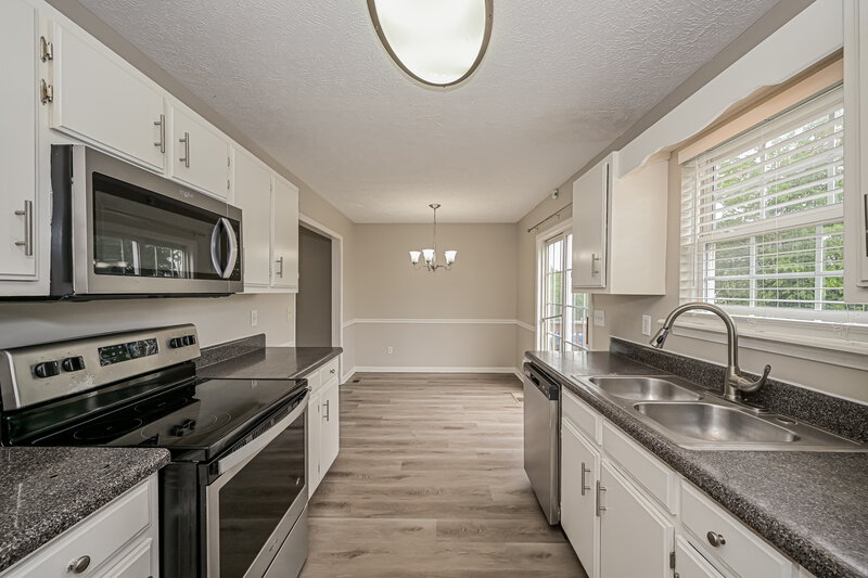 1,970/Mo, 1711 Luton Dr La Vergne, TN 37086 Kitchen View 2