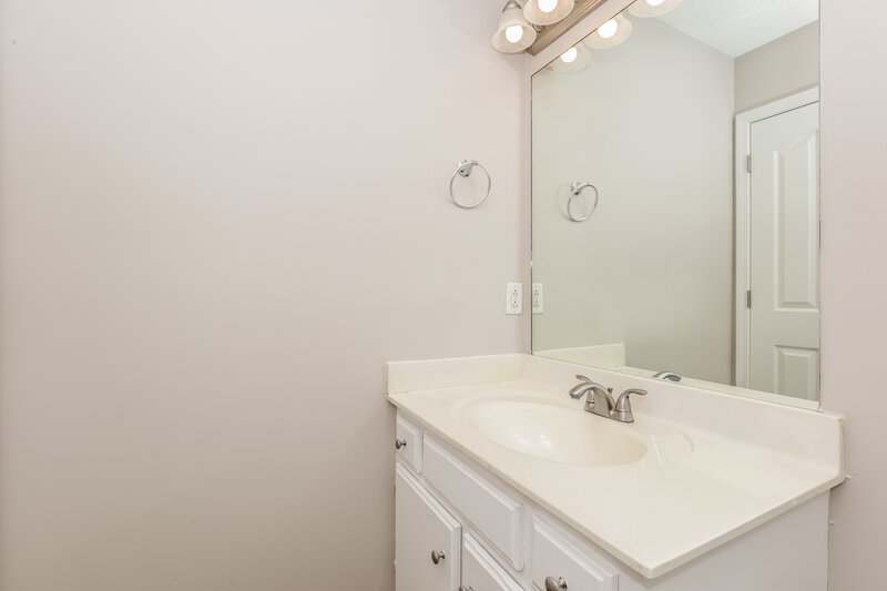 2,105/Mo, 1711 Luton Dr La Vergne, TN 37086 Bathroom View