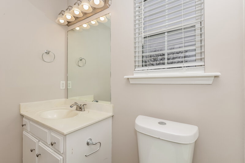 2,105/Mo, 1711 Luton Dr La Vergne, TN 37086 Bathroom View 2