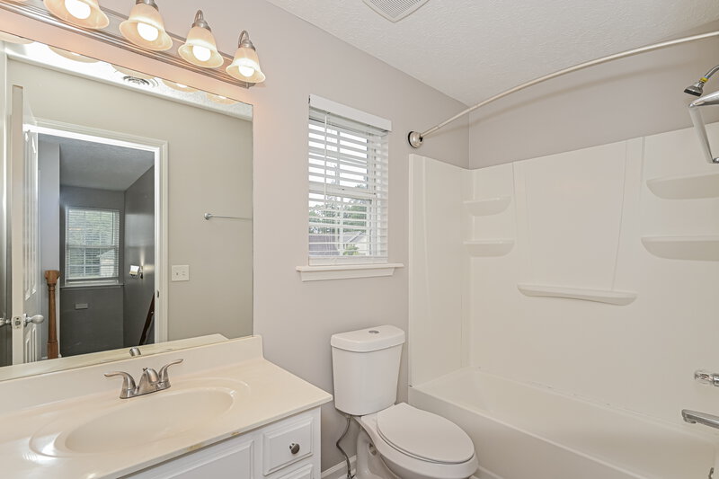 1,970/Mo, 1711 Luton Dr La Vergne, TN 37086 Bathroom View