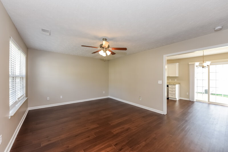 2,090/Mo, 3532 Mount View Ridge Dr Antioch, TN 37013 Living Room View 2