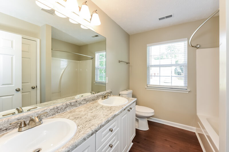 2,090/Mo, 3532 Mount View Ridge Dr Antioch, TN 37013 Master Bathroom View