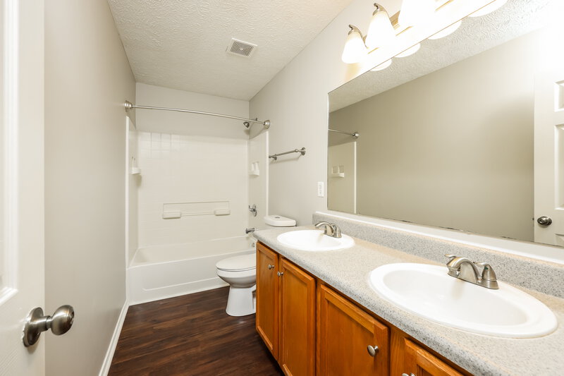2,225/Mo, 5408 Skip Jack Dr Antioch, TN 37013 Bathroom View