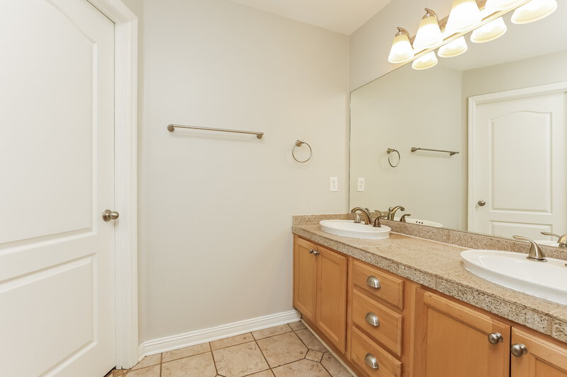 2,330/Mo, 2922 Churchill Ln Thompsons Station, TN 37179 Main Bathroom View 2