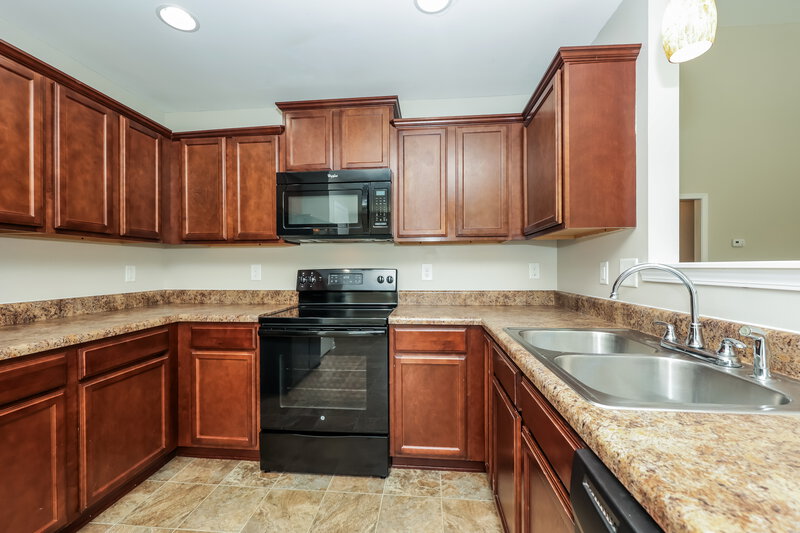 1,920/Mo, 2109 Longhunter Chase Dr Spring Hill, TN 37174 Kitchen View 2