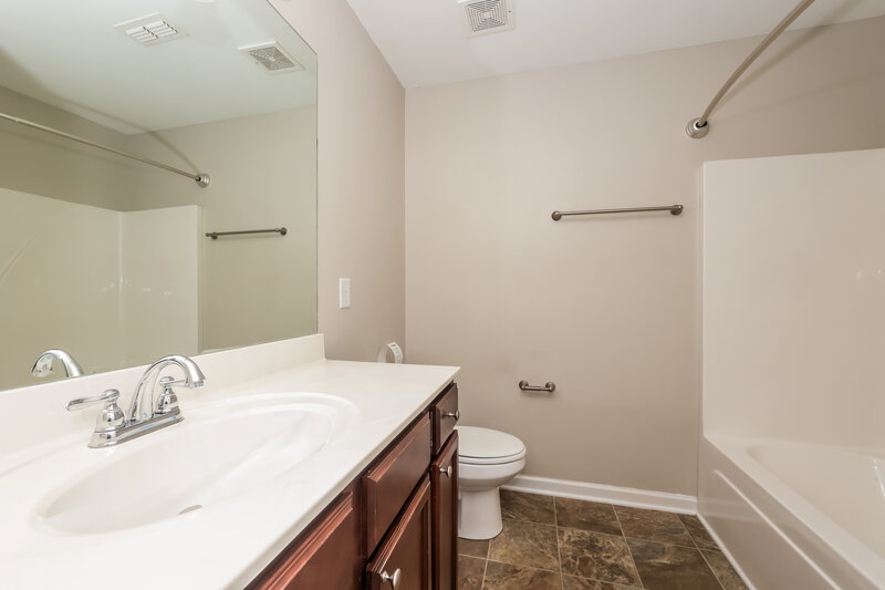 1,920/Mo, 2109 Longhunter Chase Dr Spring Hill, TN 37174 Main Bathroom View